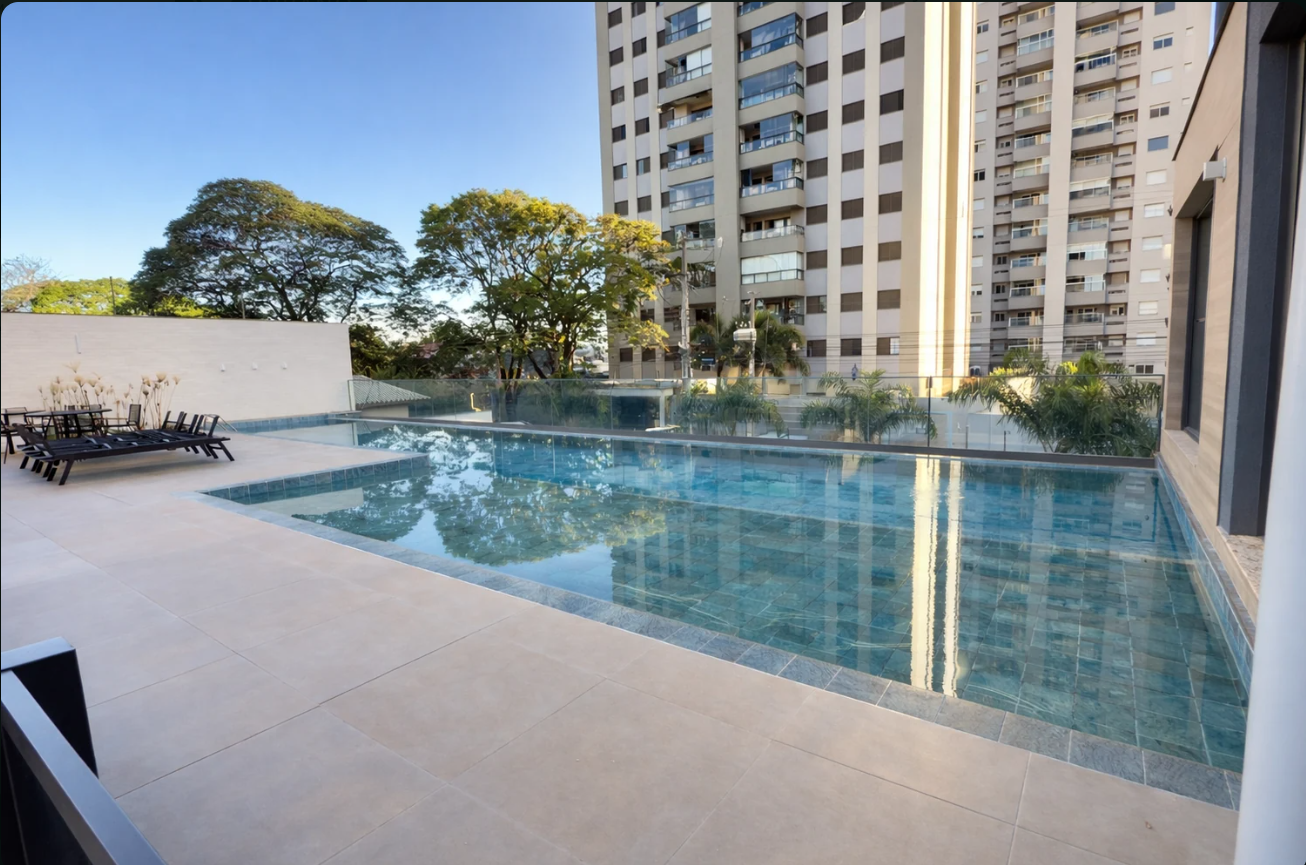 Piscina externa do Essence Residence