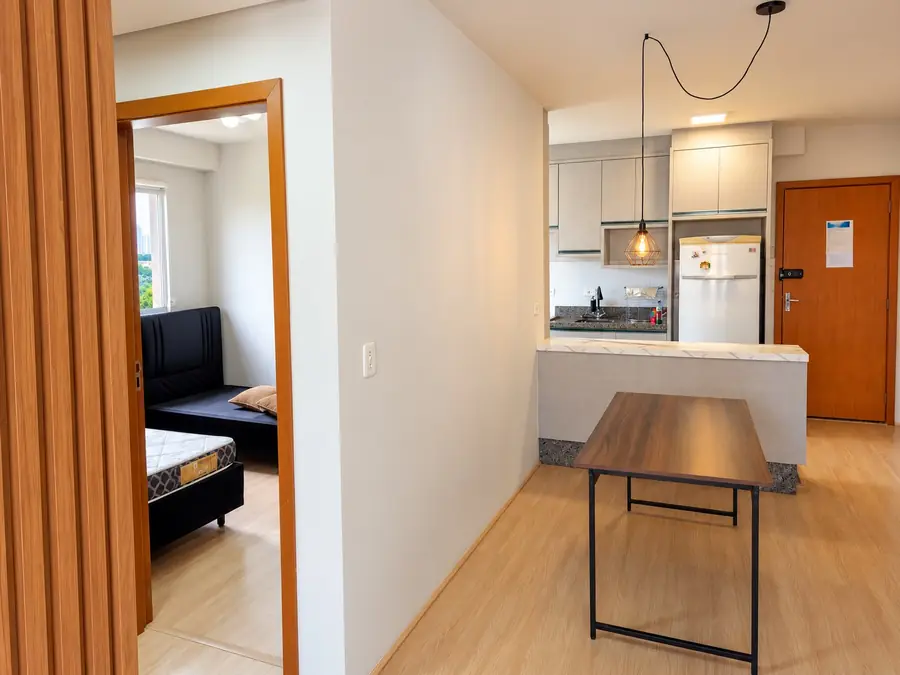 Integração entre dormitório, sala e cozinha