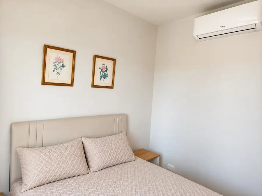 Quarto de casal com ar-condicionado