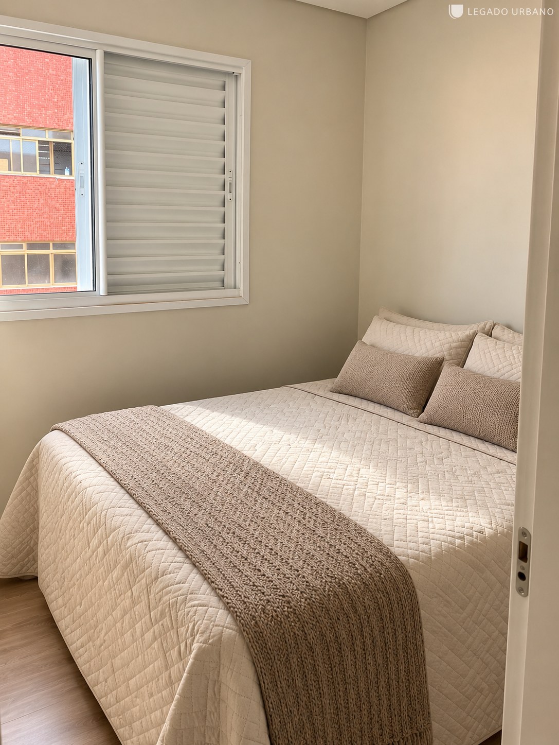Dormitório mobiliado do apartamento Uníque Marechal na Zona 07